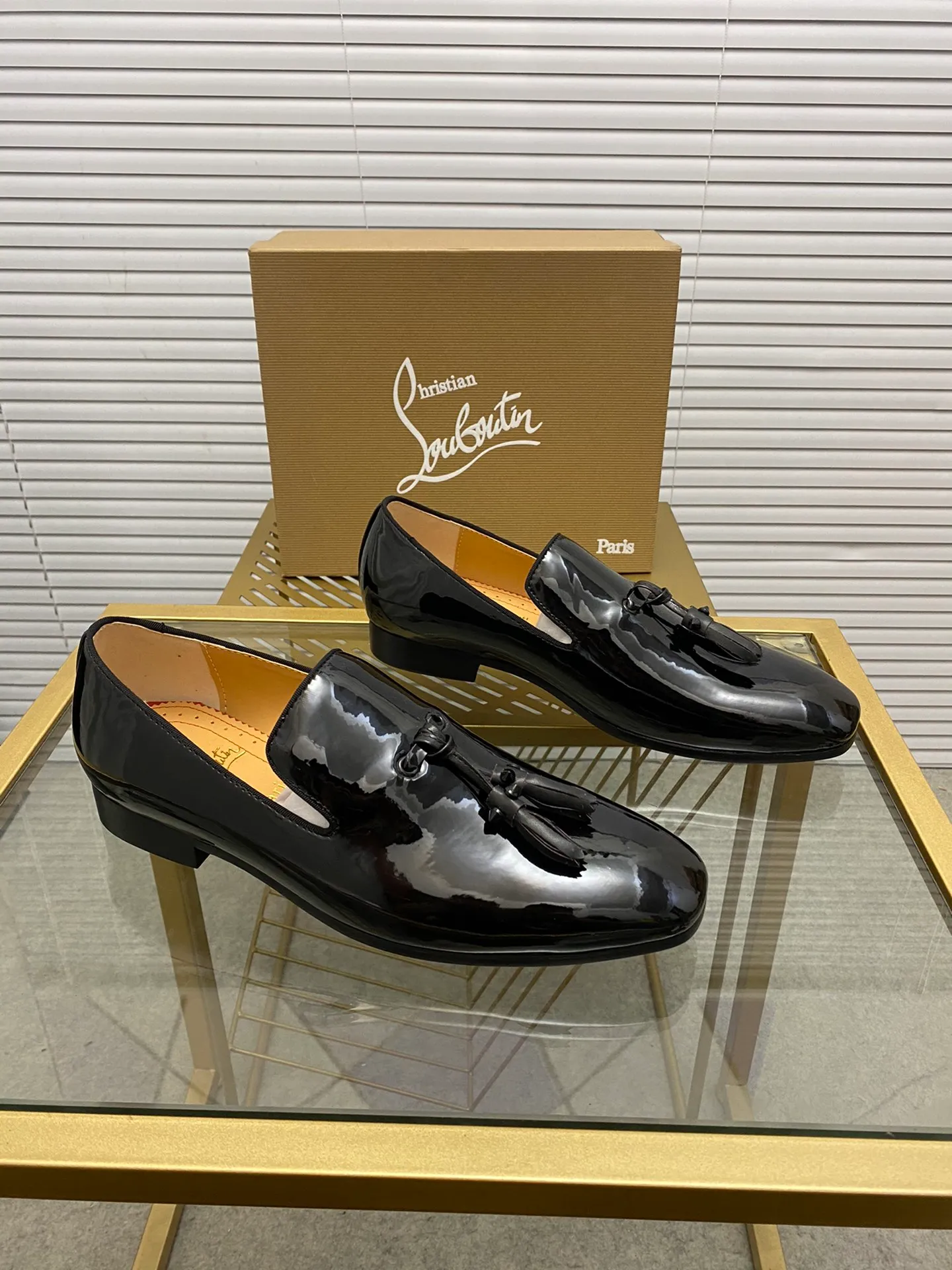 Made to order. Ex-factory price 500. christian louboutin (CL red sole shoes) counter series, casual sneakers for couples 📢 📢 📢 Exclusive hot style release 🎈🎈💪 Movable latex feet 👻 Finished outsole line [Proud] 😝Female 35-40# Male 38#-46, global supply😝 [Top version]: Original imported genuine leather upper, top original leather lining, original molded TPU outsole, original 1:1 detail processing, original shoe last,